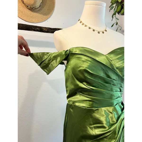 Off Shoulder Green Formal Glam Gala Prom Special Event Dress Size 4 NEW - Image 2