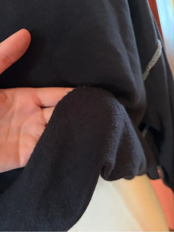 Levi's Black Raw-Hem Cropped Hoodie - Image 8