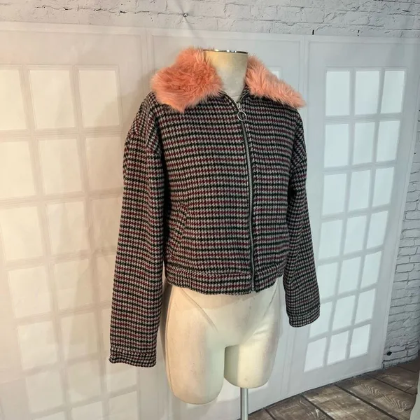 Urban outfitters Colette houndstooth pink fur collar jacket size small - Image 5