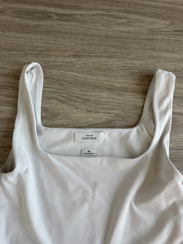 Aritzia Babaton White Tank Crop - Image 4