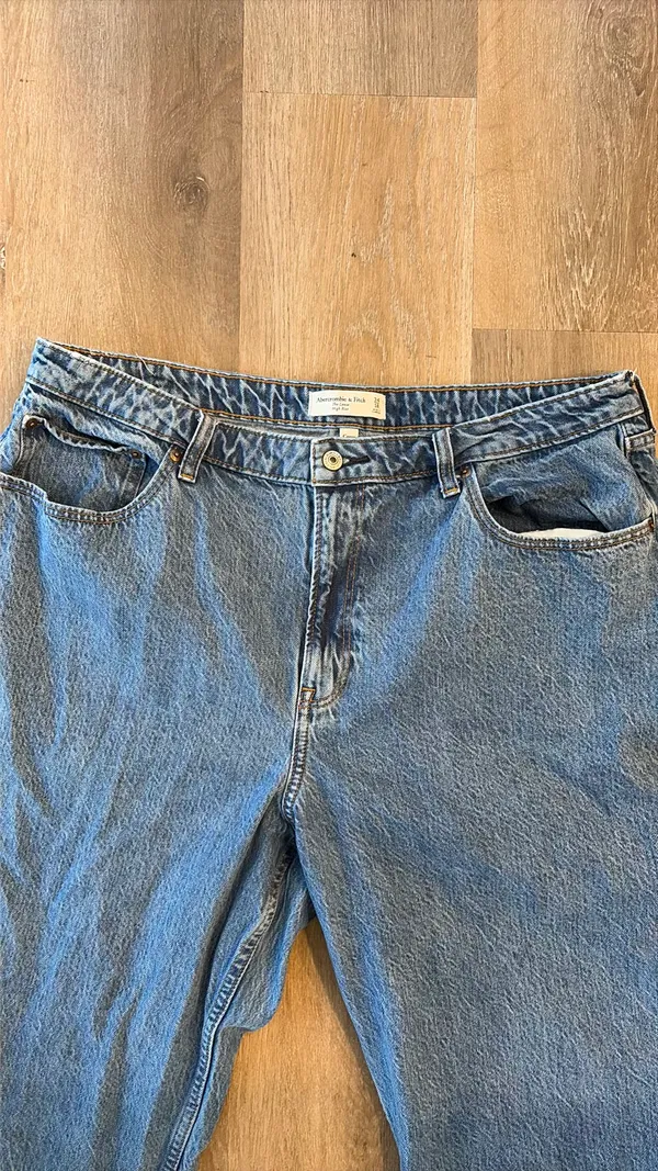 Abercrombie Curve Love Jeans - Image 2