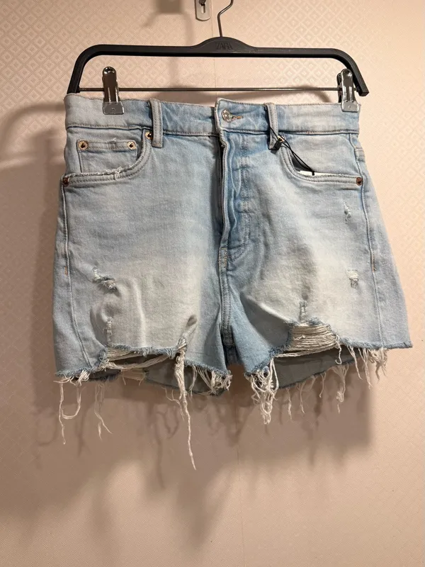 NWT Zara Light Blue Distressed Summer Everyday Denim Shorts Size 4 - Image 2