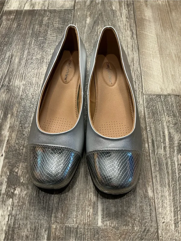 Comfortview Silver Ballet Flat with Silver Metallic Toe Size 10 Wide - Image 16