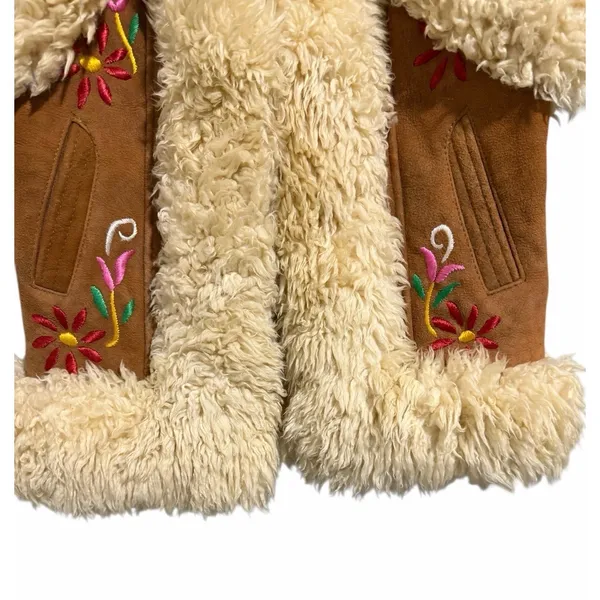 Handmade Vintage Mongolian‎ Fur Boho Suede Floral Embroidered Vest - Image 5