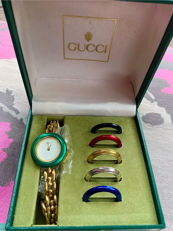 Gucci dressy gold chain Bracelet Watch with Interchangeable Colored Bezels💛💚❤️💙🖤 - Image 12
