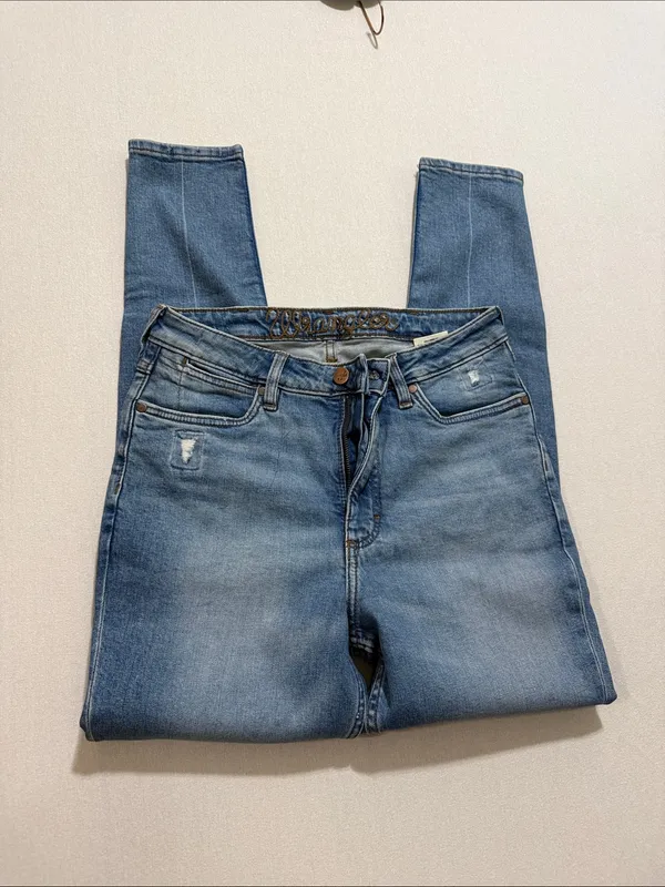 Wrangler Women's Medium Blue Skinny Jeans with Back-Pocket Stitch - Image 3
