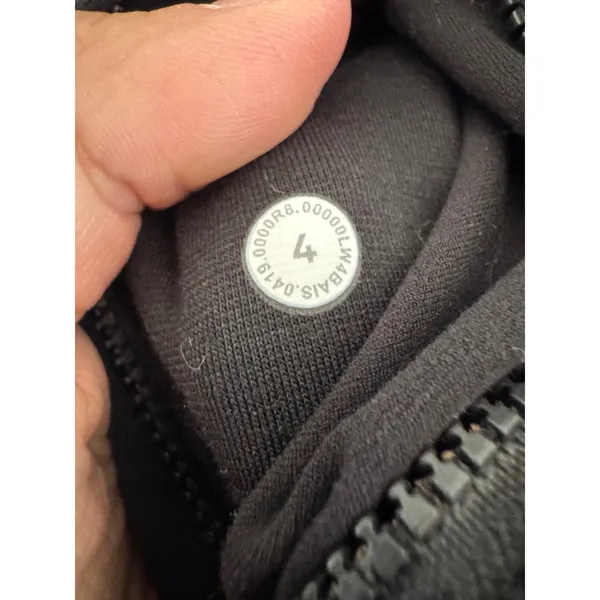 Lululemon black hooded nulu Define Jacket size 4.‎ - Image 3