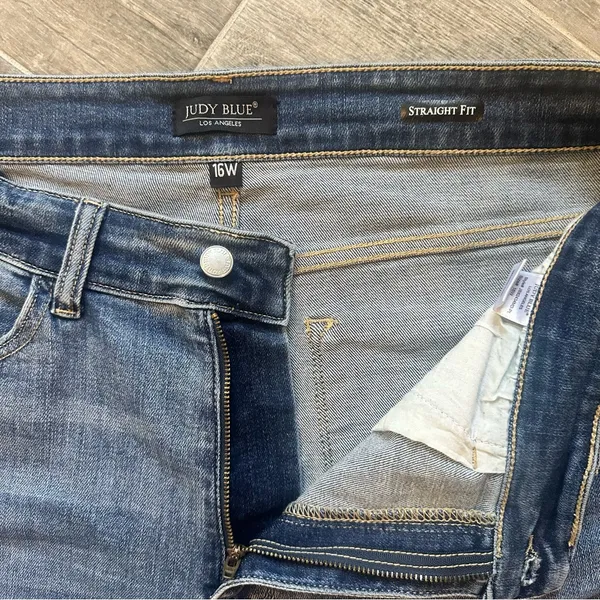 Judy Blue Cropped Straight Leg Jeans Medium Wash Distressed Women’s Size 16 - Image 2