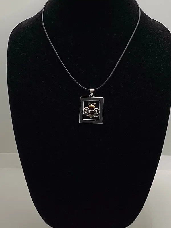 Best mixed metal artisan Bee charm. 1”x1”. - Image 7