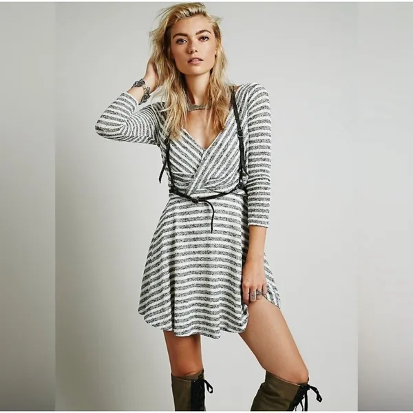 Free People Babydoll Dress XS Gray V-Neck‎ Boho Mini Tunic Flare Rayon Womens - Image 2