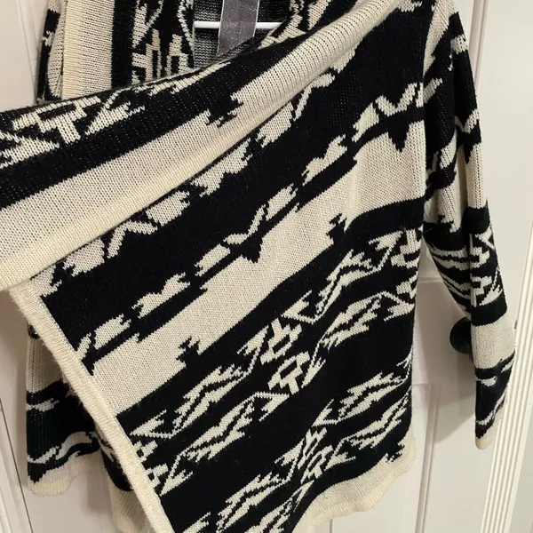 Moon Collection Aztec Print Black & Cream Chunky Knit Cardigan L - Image 9