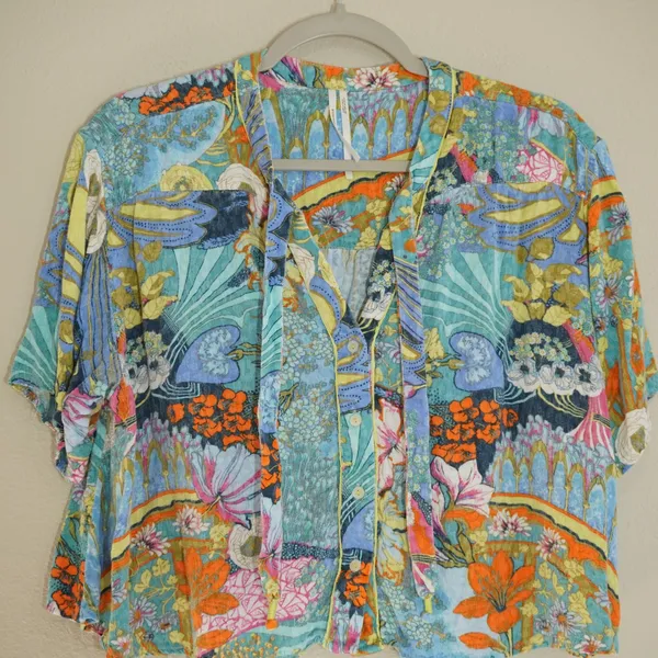 Anthropologie Boho Floral Cropped Shirt Blouse Multi Color Tie Neck Size Small - Image 2