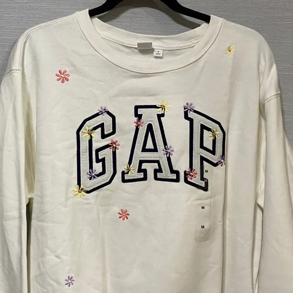 Gap Women Cream Floral Embroidered Logo Crewneck Sweatshirt Medium NWT 1172777 - Image 3
