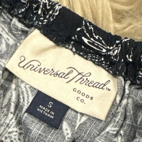 NWT Universal Threads Crop Top size small - Image 3