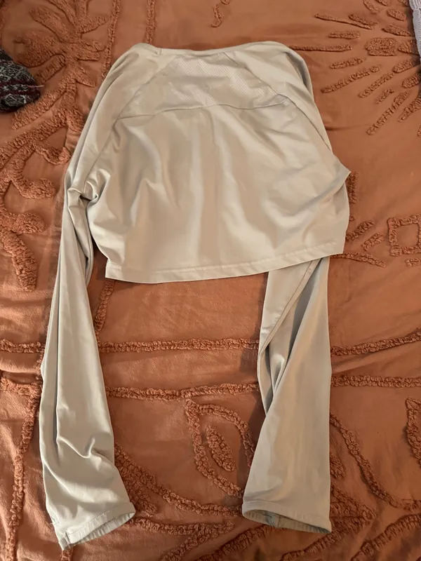 Gymshark Cropped Long Sleeve - Image 4