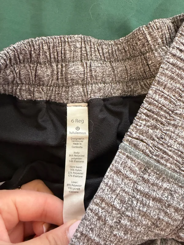 Lululemon Hotty Hot 2.5" - Image 2