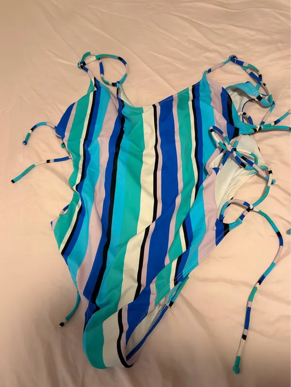 Lace-up one-piece swimsuit - Image 3