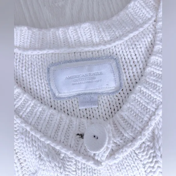 VINTAGE AMERICAN EAGLE Women’s Chunky Cable Knit Sweater - Image 4