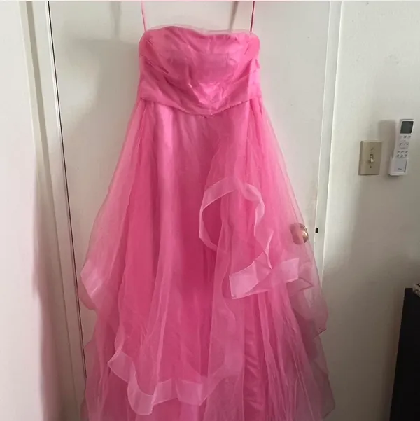 Pink strapless prom dress Size 6 - Image 3