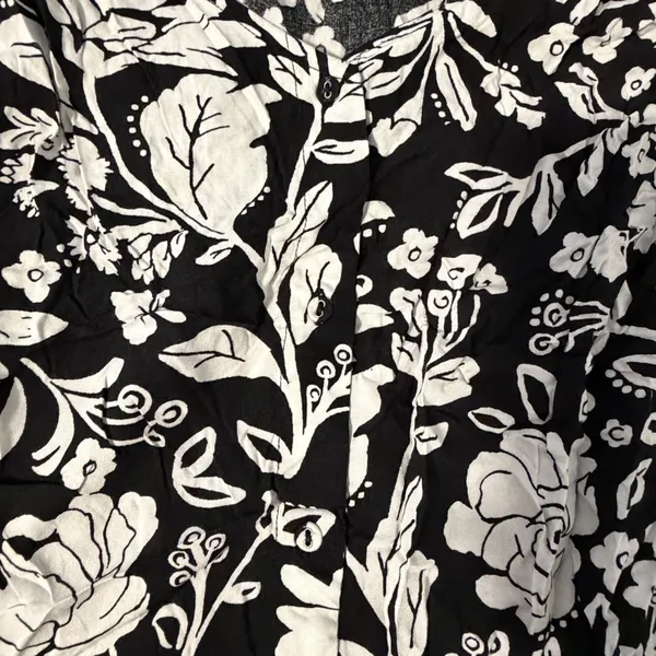 Croft & Barrow Womens 3X Black White Floral Rayon Button Front Short Sleeve Top - Image 4