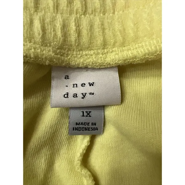 A New Day Mid Rise Terry Cloth Pull On Shorts Yellow Women's Size 1X NWT - Image 5