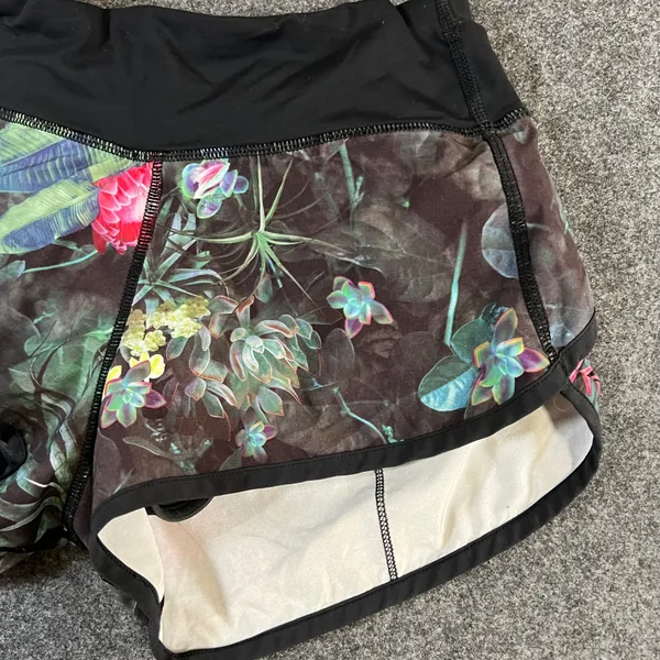 Lululemon Speed Up Running Shorts‎ 2.5 Lush Tropical Multi Floral Womens Size 2 - Image 7
