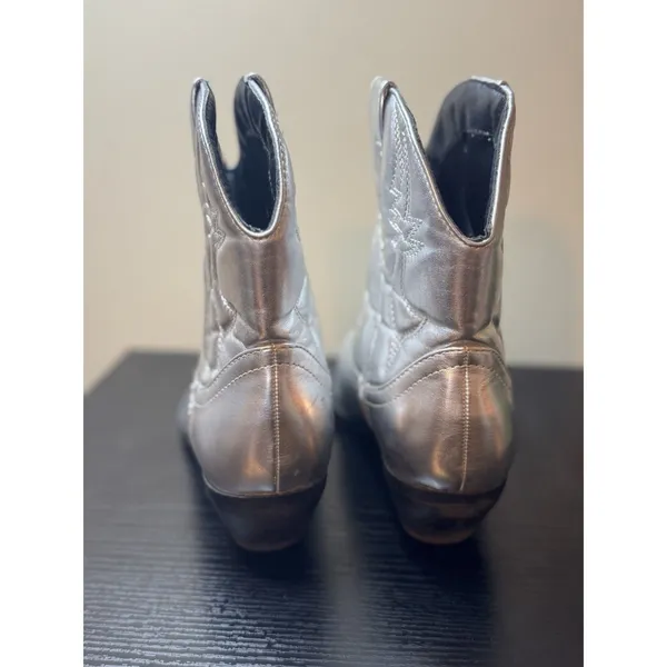 Soda Women Western Stitched Pointe Toe Silver High Top Ankle Boots Size 6 1/2 - Image 4
