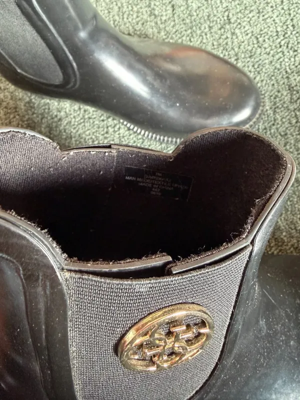 Guess Black and Gold Ankle Rain Boots - Image 8