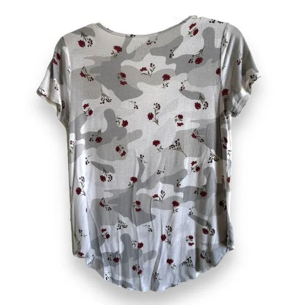 Hollister Womens Tee Sz XS Gray White Camo Camouflage Flowers Pocket Easy‎ Top - Image 5