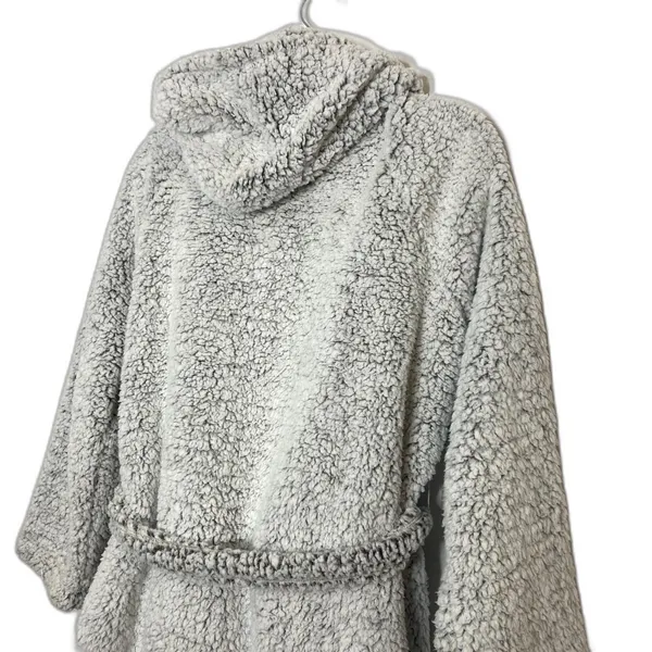 Aerie Gray Sherpa Hooded Belted Robe Cozy Fleece Spa Lounge Warm Pockets Bath M - Image 4