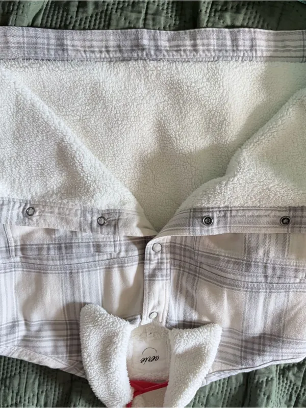 Aerie NWT Plaid Sherpa Lined Jacket XL White Grey Snap Front Shacket - Image 4