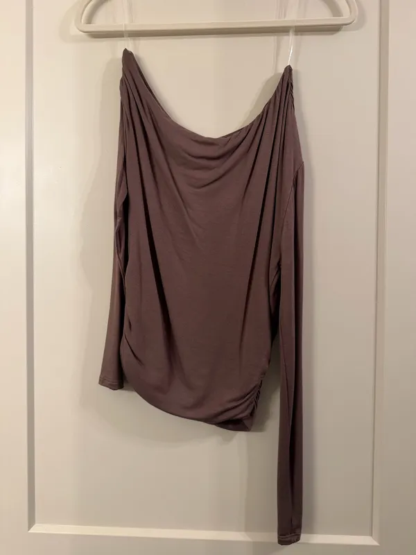 Vestique Brown Off the Shoulder Top - Image 4