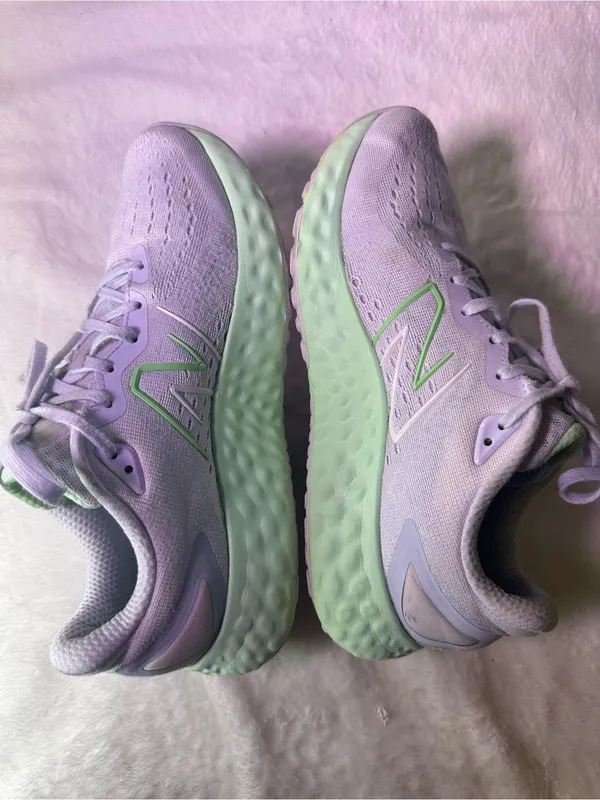 New Balance White Shoe with Neon Green Accents - Image 7