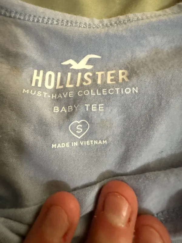 Hollister daisy baby tee size small - Image 2