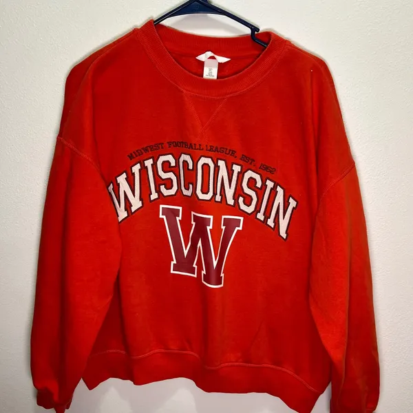 HM Wisconsin Midwest Football League Sweatshirt Red‎ Graphic Pullover Large - Image 2