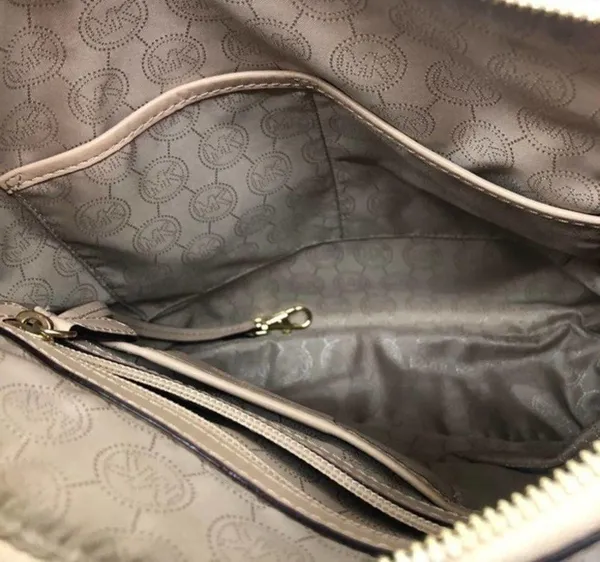 Michael Kors Signature crossbody vanilla purse - Image 5