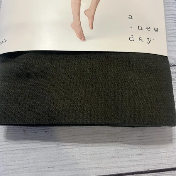 NWT A New Day Cotton Blend high waisted, capri, seamless leggings, olive green - Image 3
