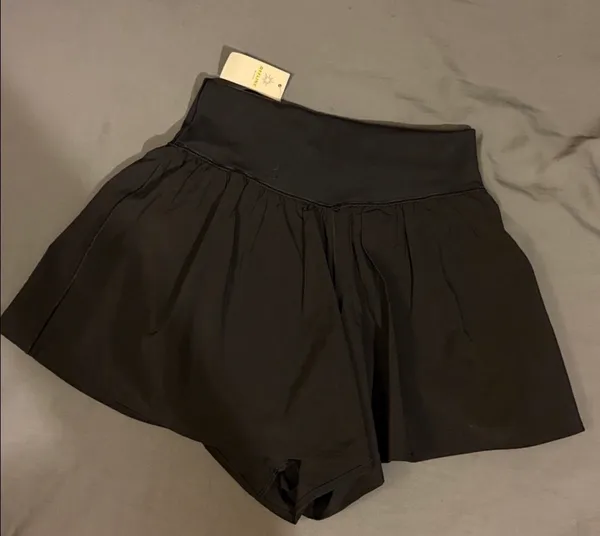 OFFLINE By Aerie Real Me Crossover Flowy Short Black Size XS nwot - Image 2