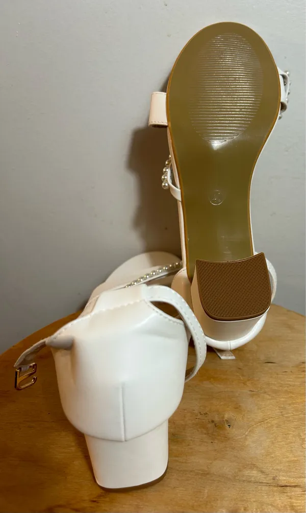 02 Collection Women's white summer shoes. Size 8. $35. - Image 6