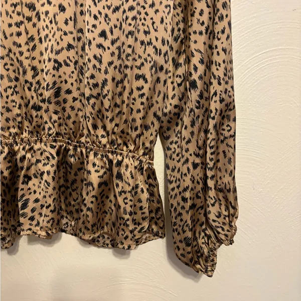 Eclair Abstract Animal Print Peplum Blouse Size Medium Brown - Image 7