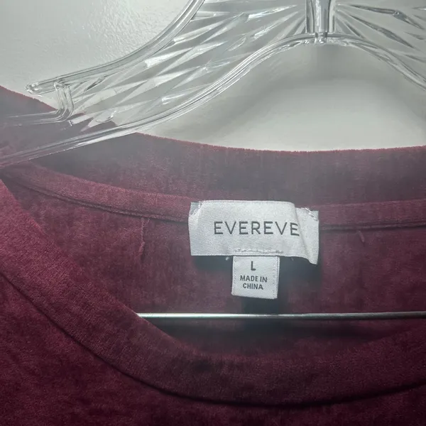 Evereve Womens Burgundy Velvet Padded Shoulder Sweatshirt Size L holiday - Image 4