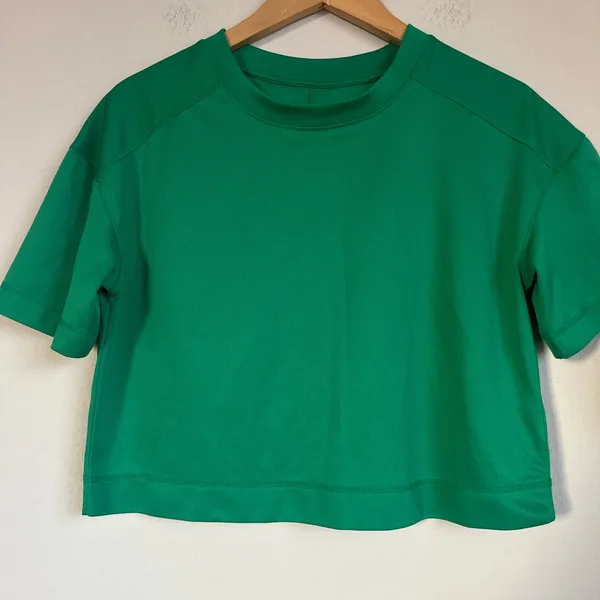 Everlane Boxy Crop Perform Tee - Image 3