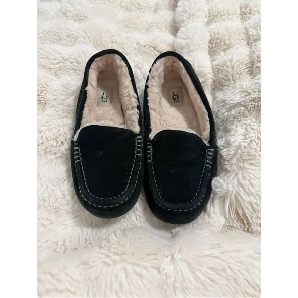 Women's 9 Ugg Ansley Black Suede Leather Slippers Moccasin Shearling Fur Lined - Image 2
