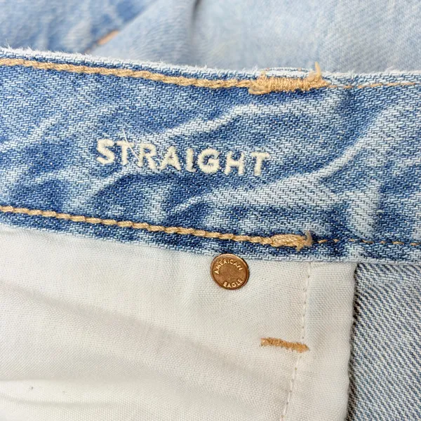 American Eagle Light Wash Straight Jeans - Image 7
