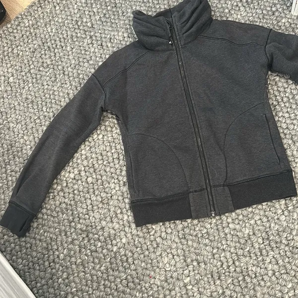 Lululemon Gray Zip Up Scuba Define Sweatshirt No Hood Size 6 - Image 2