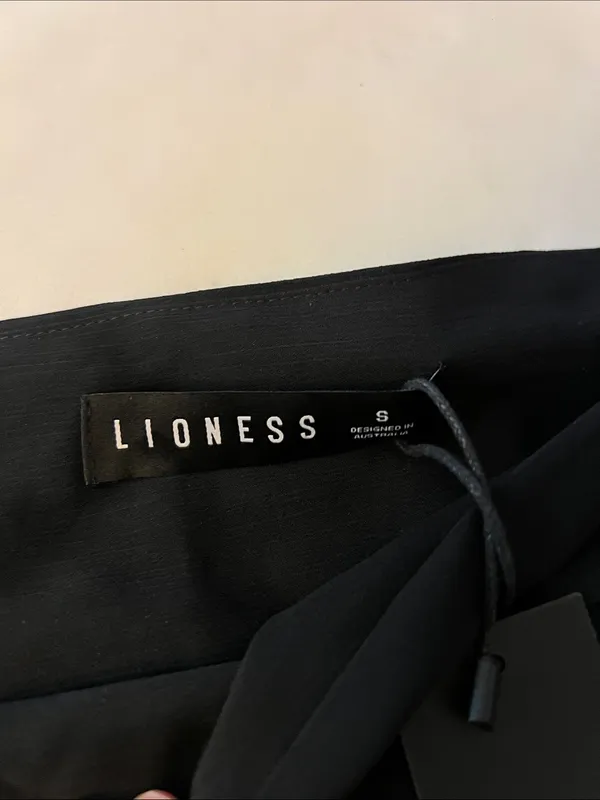 NWT LIONESS Untamed Mini Skirt Black Small $49 - Image 8