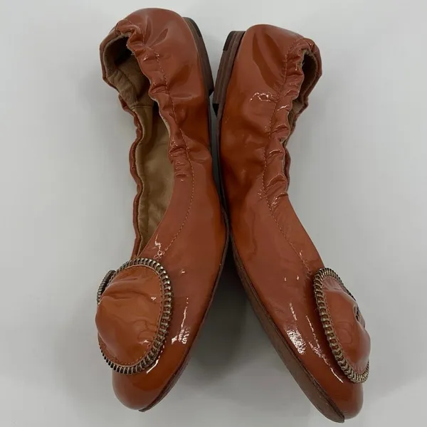 See by Chloe Patent Leather Bow Ballet Flats Sz 6.5 Old Money Euro Zipper Cognac - Image 6