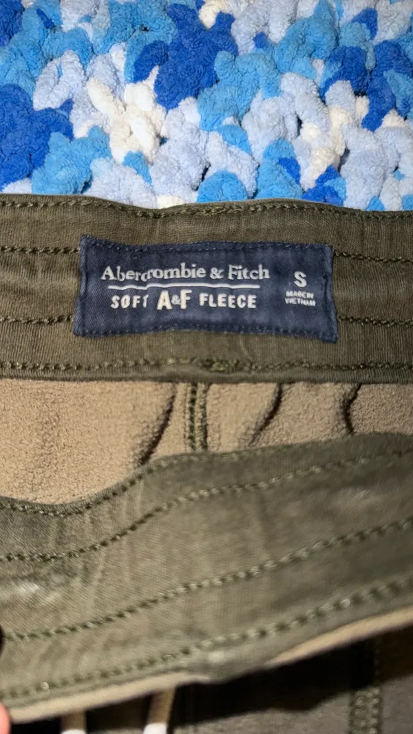 Abercrombie & Fitch - Image 3