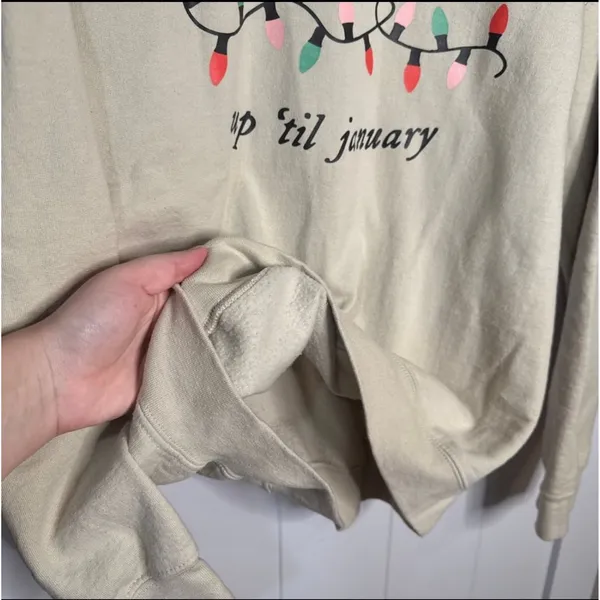 Gildan Retro Christmas Sweatshirt “Christmas lights up til January” Taylor Swift - Image 4