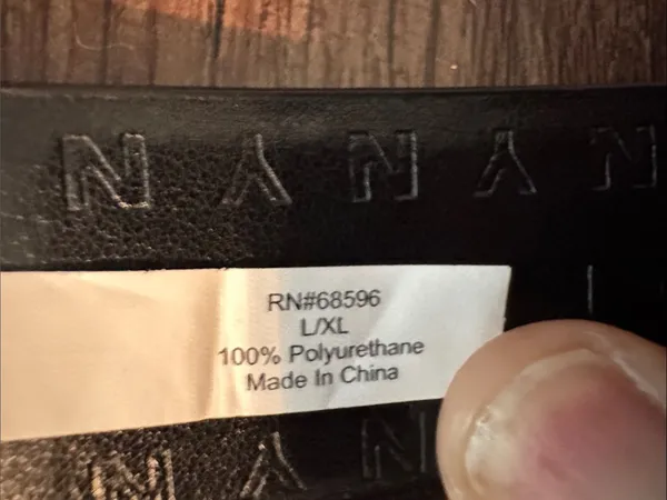 DKNY Black Leather Belt with Branded Round Buckle - Image 5